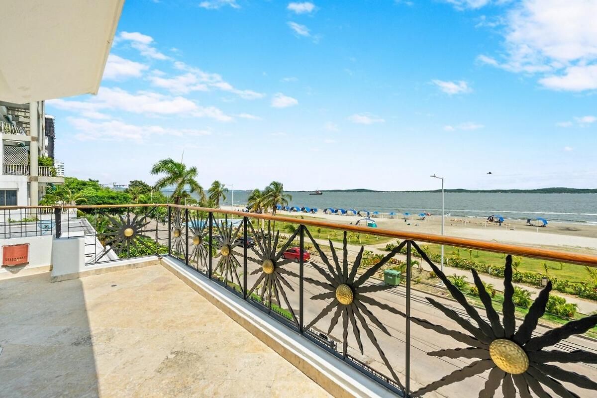 Holiday home 10br Mansion Beachfront W Pool And Disco