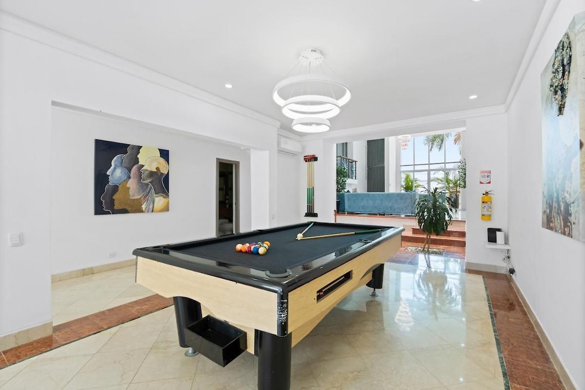 10br Mansion Beachfront W Pool And Disco Holiday home