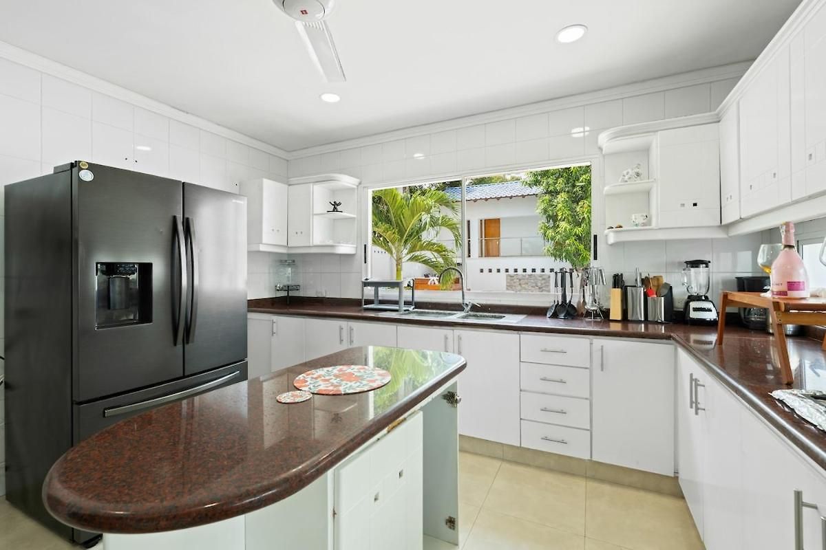 10br Mansion Beachfront W Pool And Disco