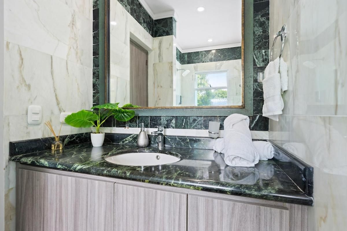 10br Mansion Beachfront W Pool And Disco Cartagena