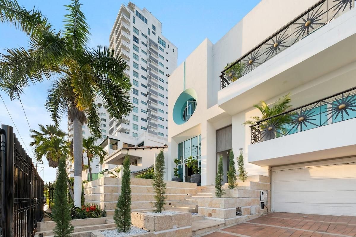 10br Mansion Beachfront W Pool And Disco * Cartagena
