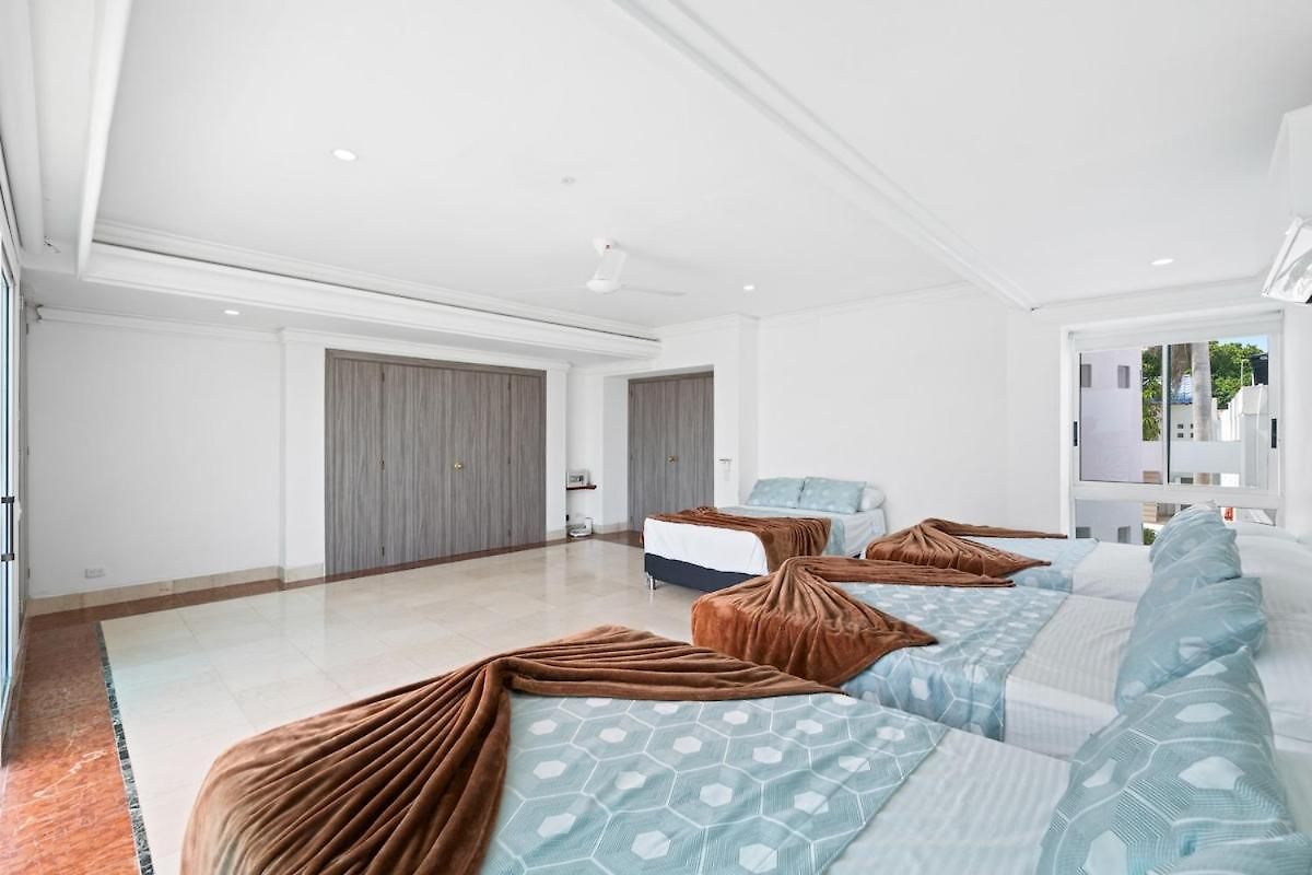 10br Mansion Beachfront W Pool And Disco Holiday home *