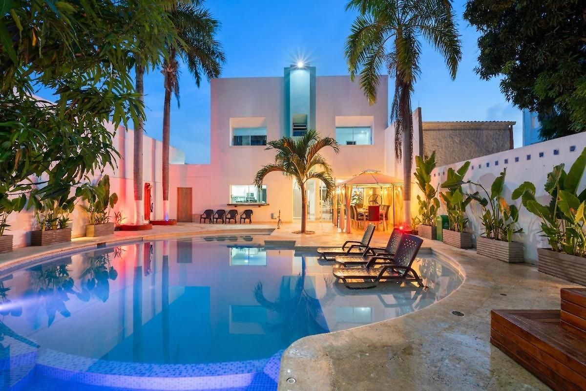 10br Mansion Beachfront W Pool And Disco Holiday home *