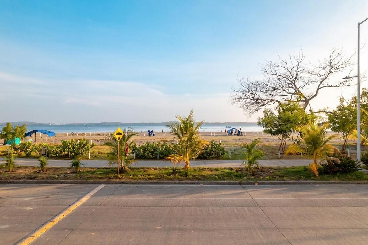 Holiday home 10br Mansion Beachfront W Pool And Disco