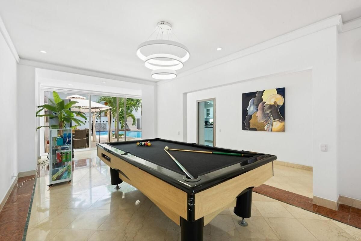 10br Mansion Beachfront W Pool And Disco