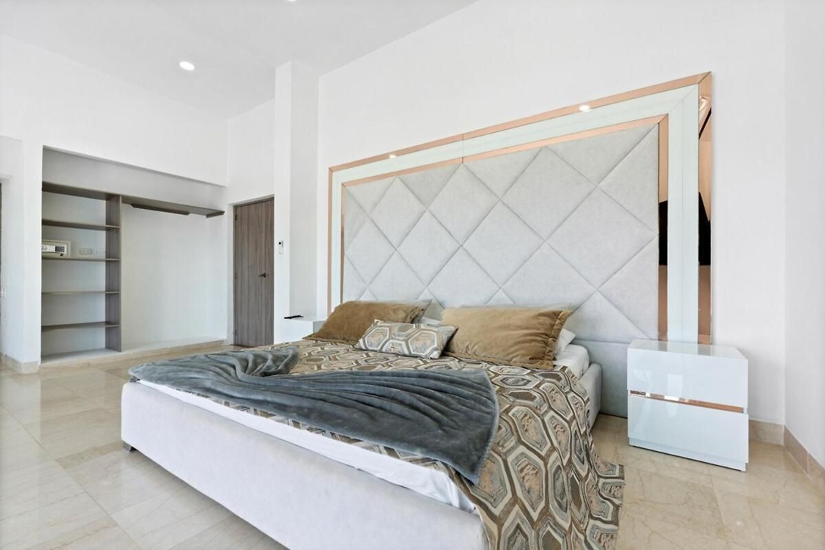 Holiday home 10br Mansion Beachfront W Pool And Disco *