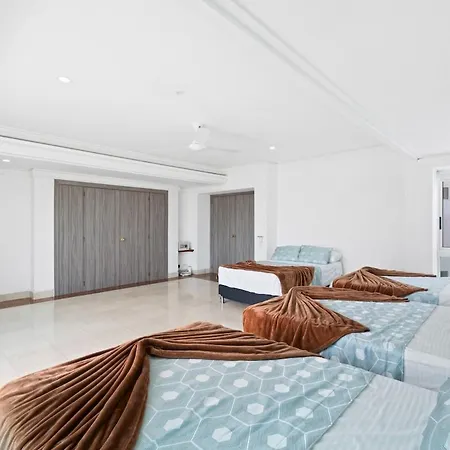 10br Mansion Beachfront W Pool And Disco Holiday home *