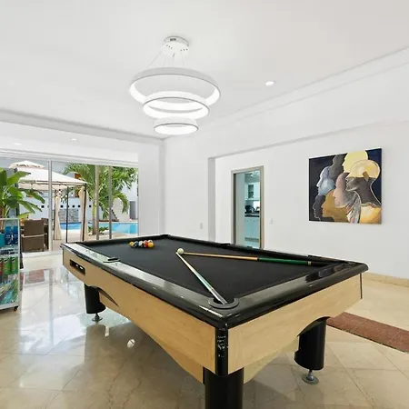 10br Mansion Beachfront W Pool And Disco