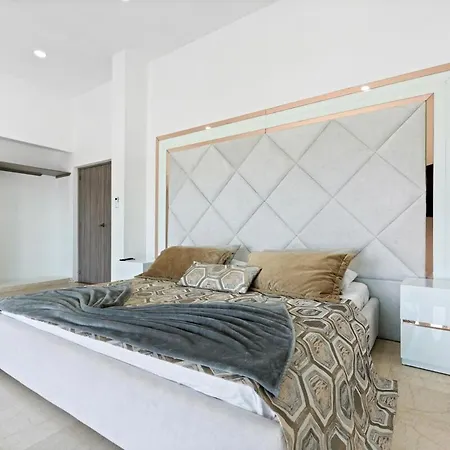 Holiday home 10br Mansion Beachfront W Pool And Disco *
