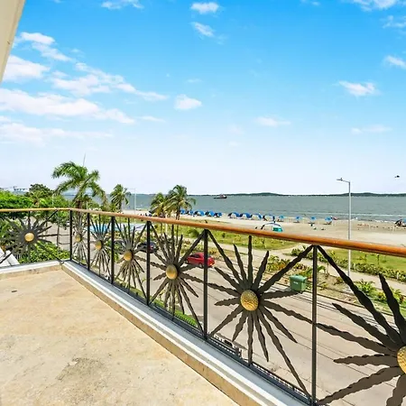 Сasa de vacaciones 10br Mansion Beachfront W Pool And Disco