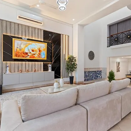 10br Mansion Beachfront W Pool And Disco Сasa de vacaciones *