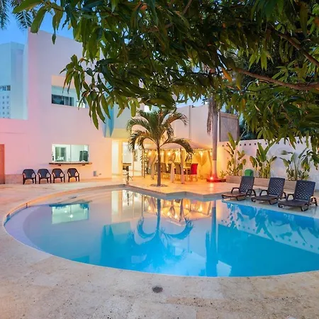 Сasa de vacaciones 10br Mansion Beachfront W Pool And Disco *
