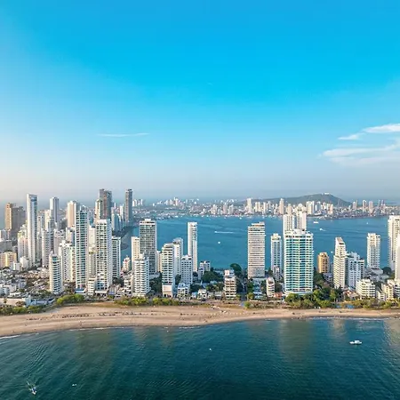 Сasa de vacaciones 10br Mansion Beachfront W Pool And Disco Cartagena