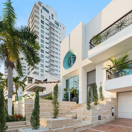 10br Mansion Beachfront W Pool And Disco * Cartagena