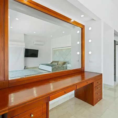 10br Mansion Beachfront W Pool And Disco Сasa de vacaciones *