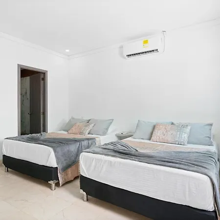 10br Mansion Beachfront W Pool And Disco Сasa de vacaciones *