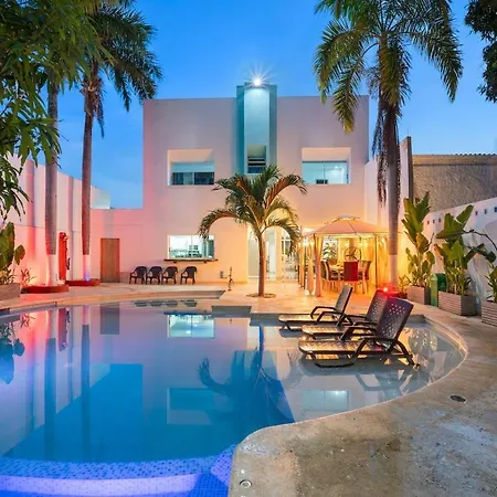 10br Mansion Beachfront W Pool And Disco Сasa de vacaciones *