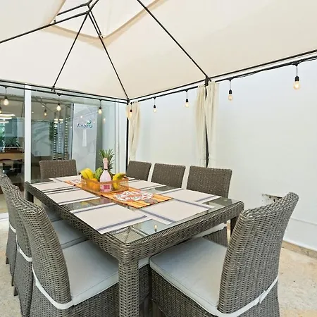 Сasa de vacaciones 10br Mansion Beachfront W Pool And Disco *